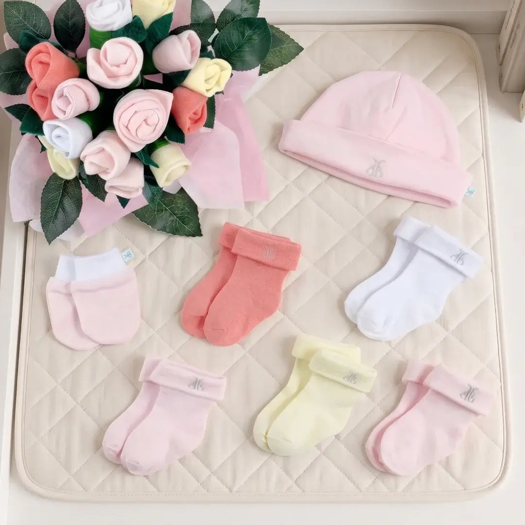 Snuggle Bear Luxury Newborn Gift Box — Girl