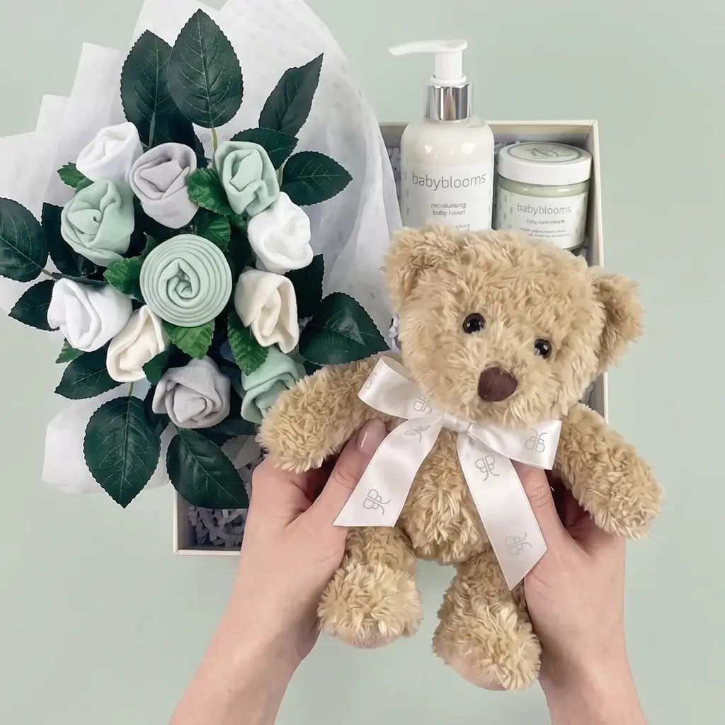Snuggle Bear Luxury Newborn Gift Box — Gender Neutral