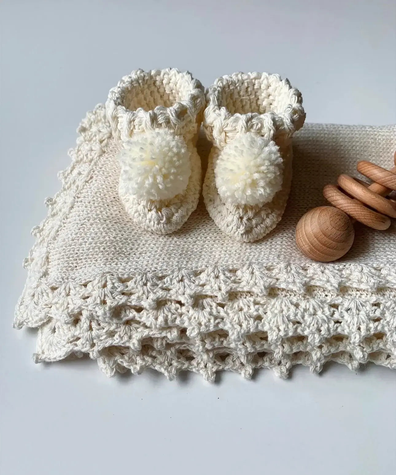 Little Acorn Organic Cotton Booties & Bonnet Gift Set